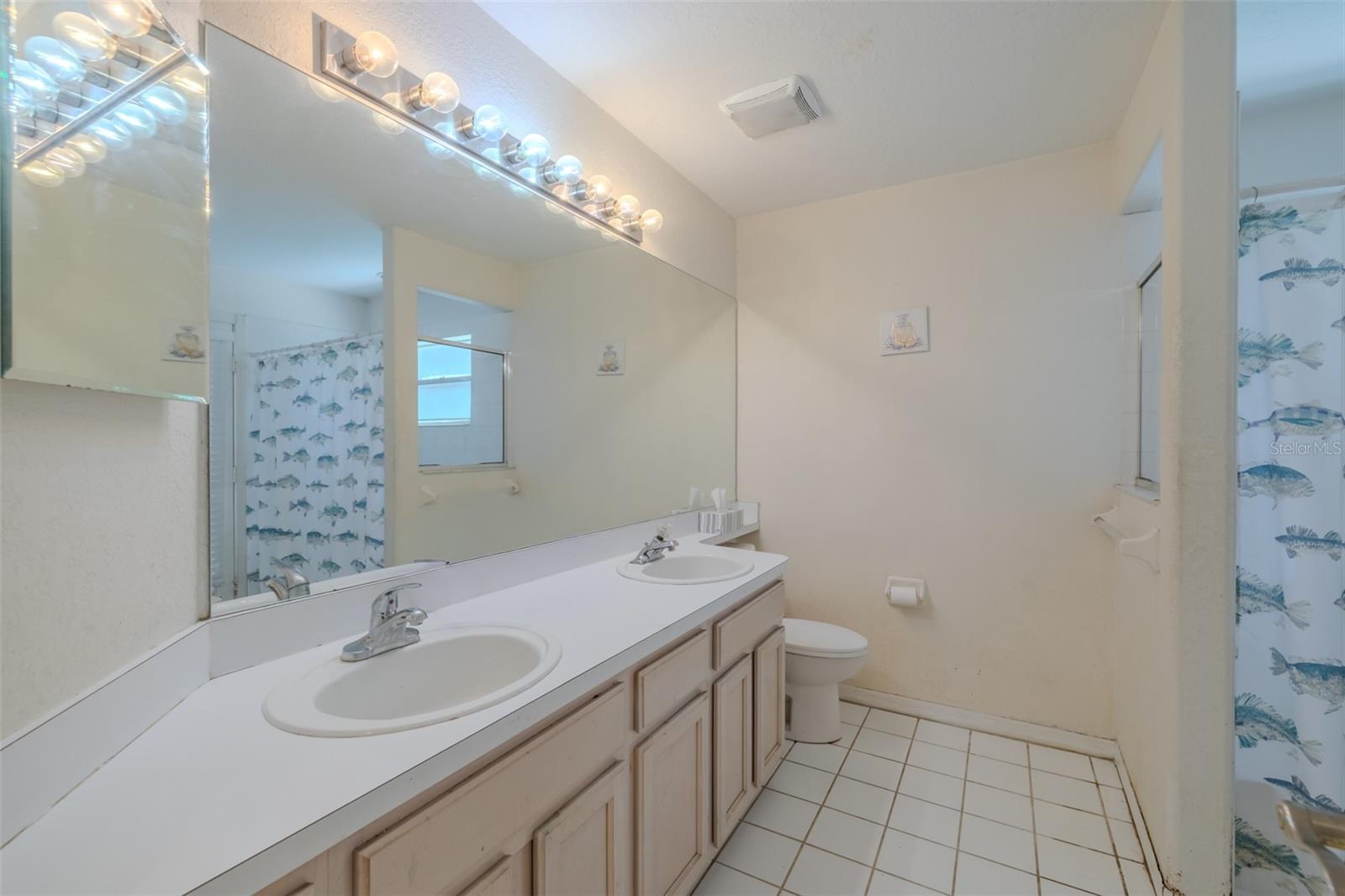 Listing photo id 26 for 3732 Hollow Wood Drive