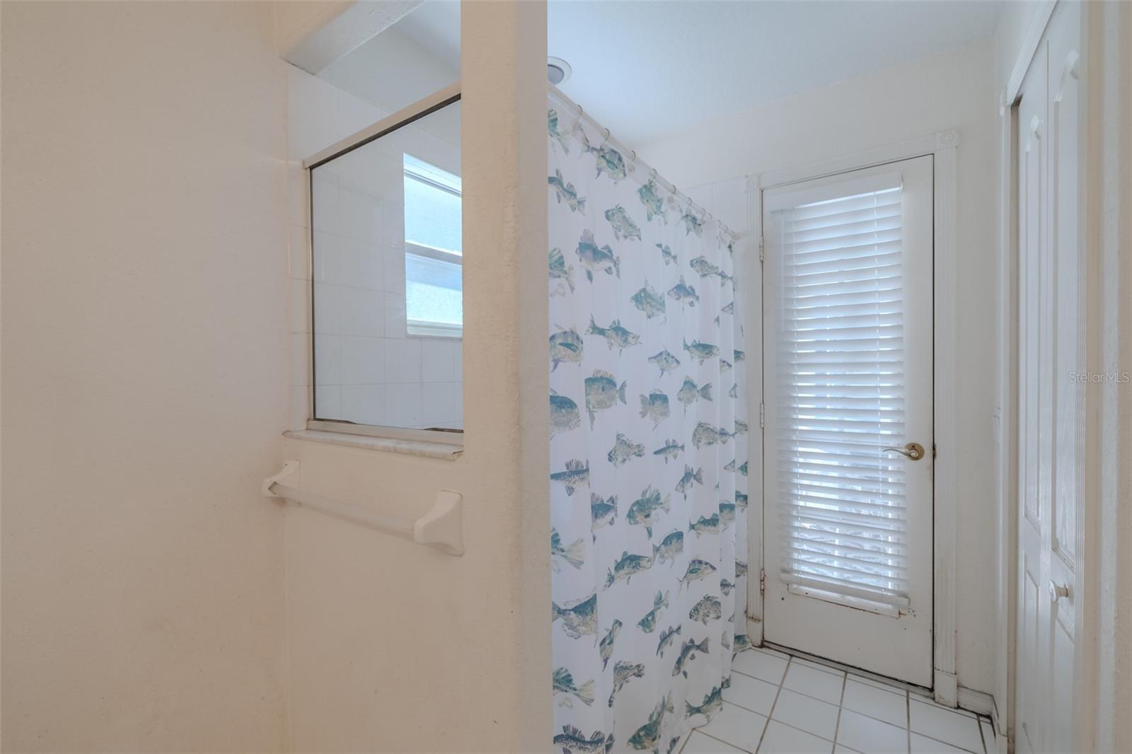 Listing photo id 27 for 3732 Hollow Wood Drive