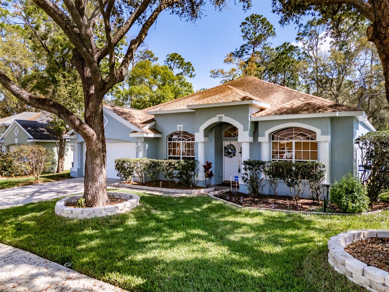 Listing photo id 1 for 3732 Hollow Wood Drive