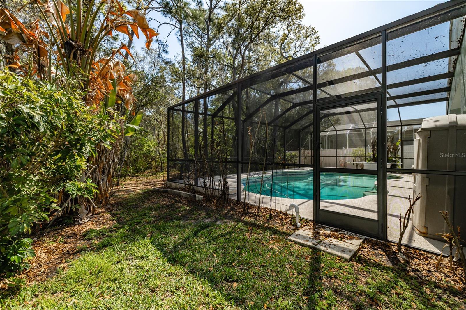 Listing photo id 36 for 3732 Hollow Wood Drive