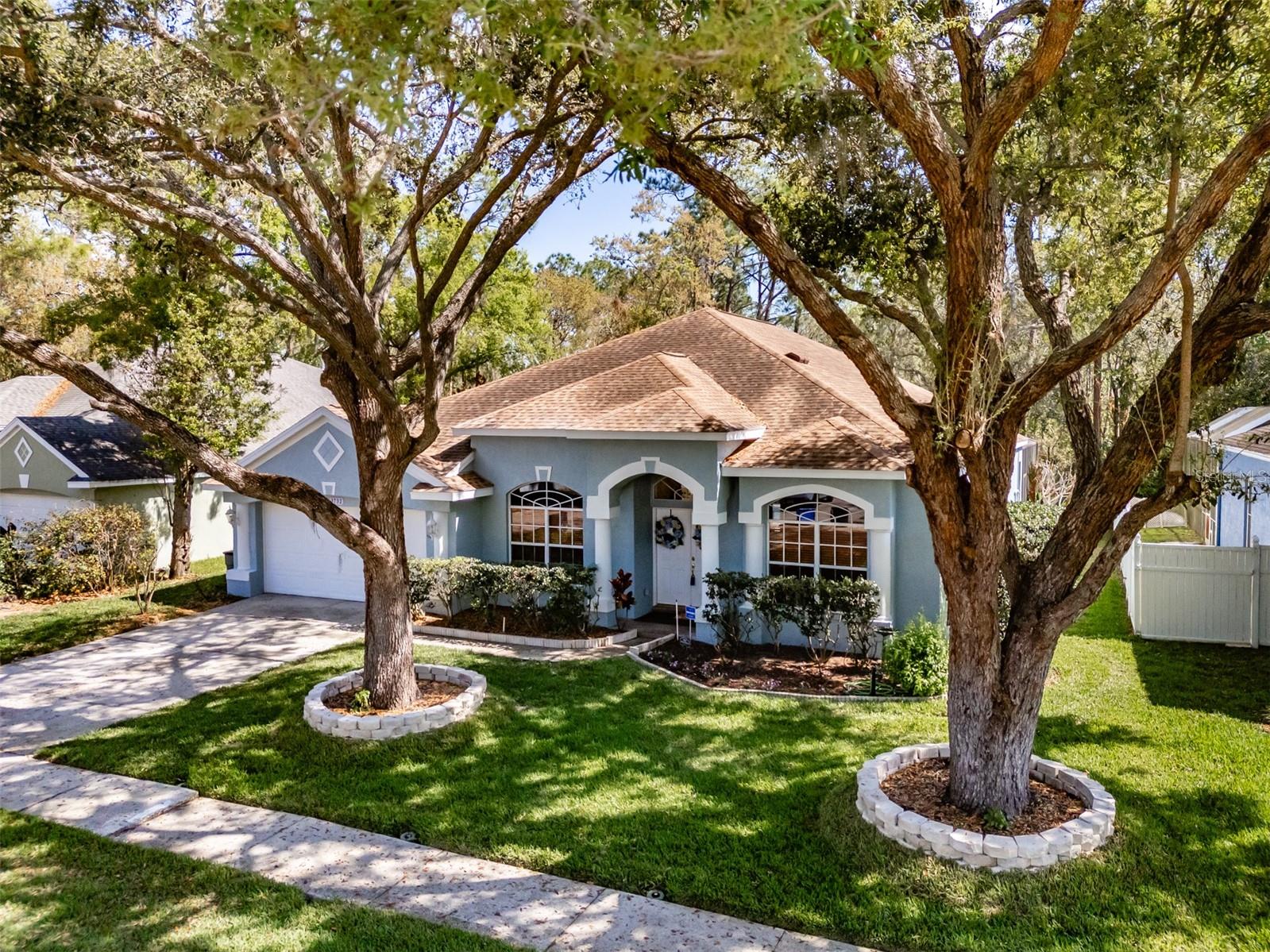 Listing photo id 40 for 3732 Hollow Wood Drive