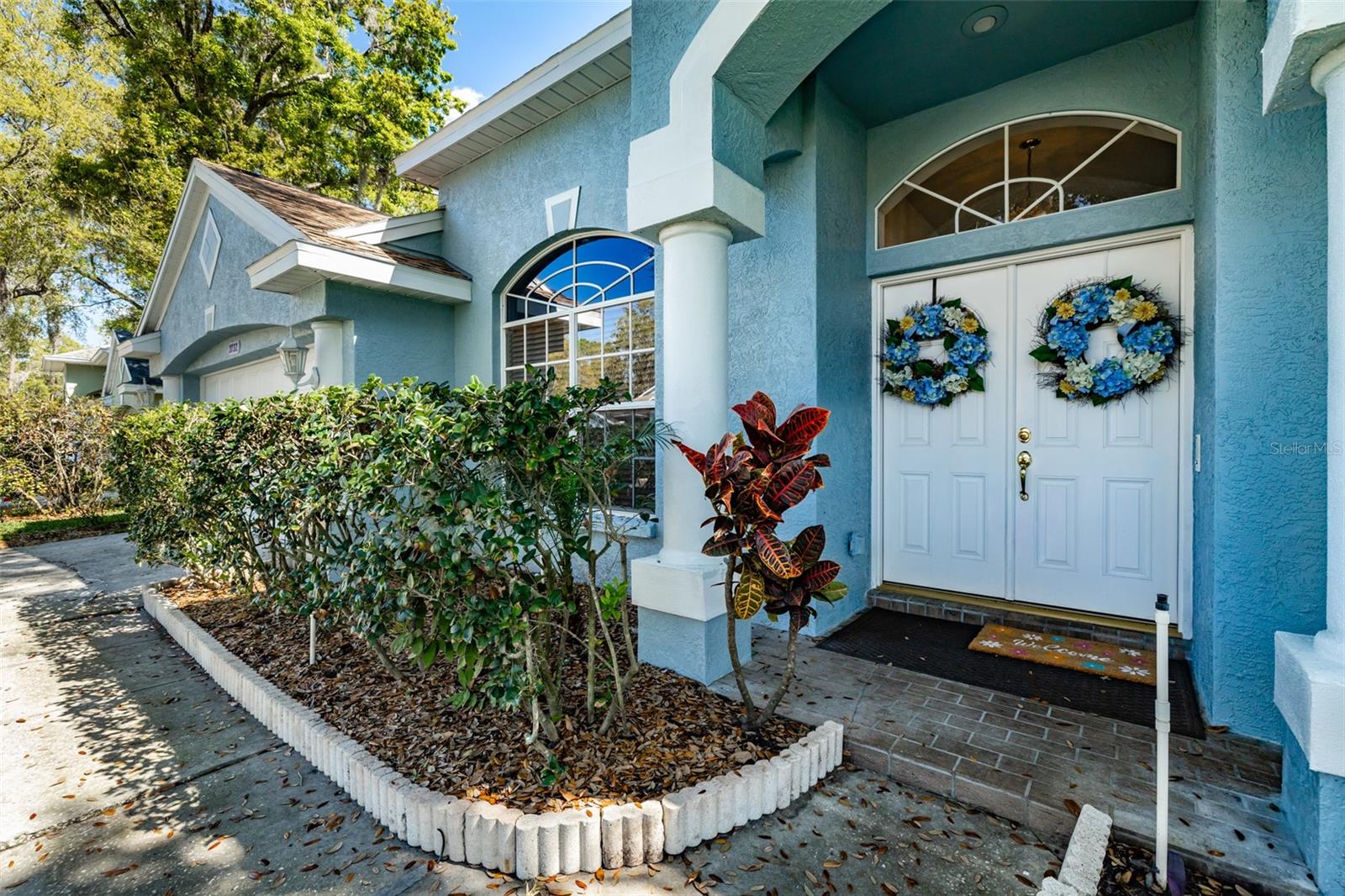 Listing photo id 3 for 3732 Hollow Wood Drive