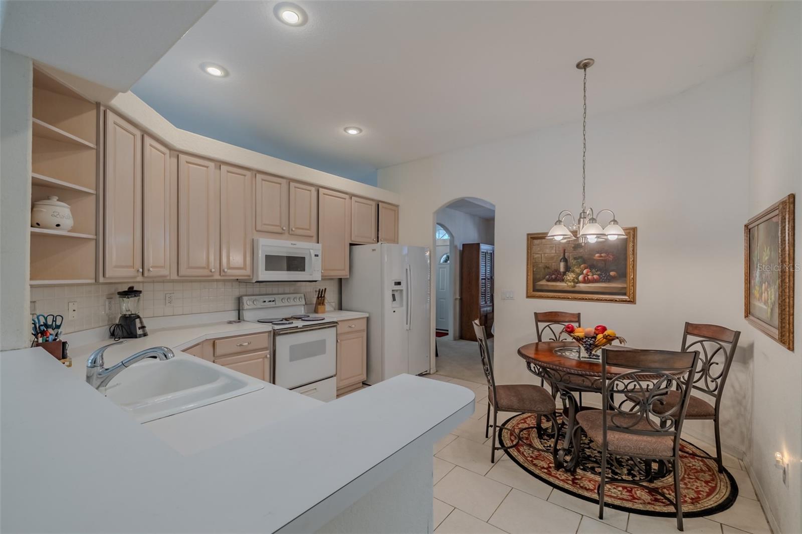 Listing photo id 5 for 3732 Hollow Wood Drive