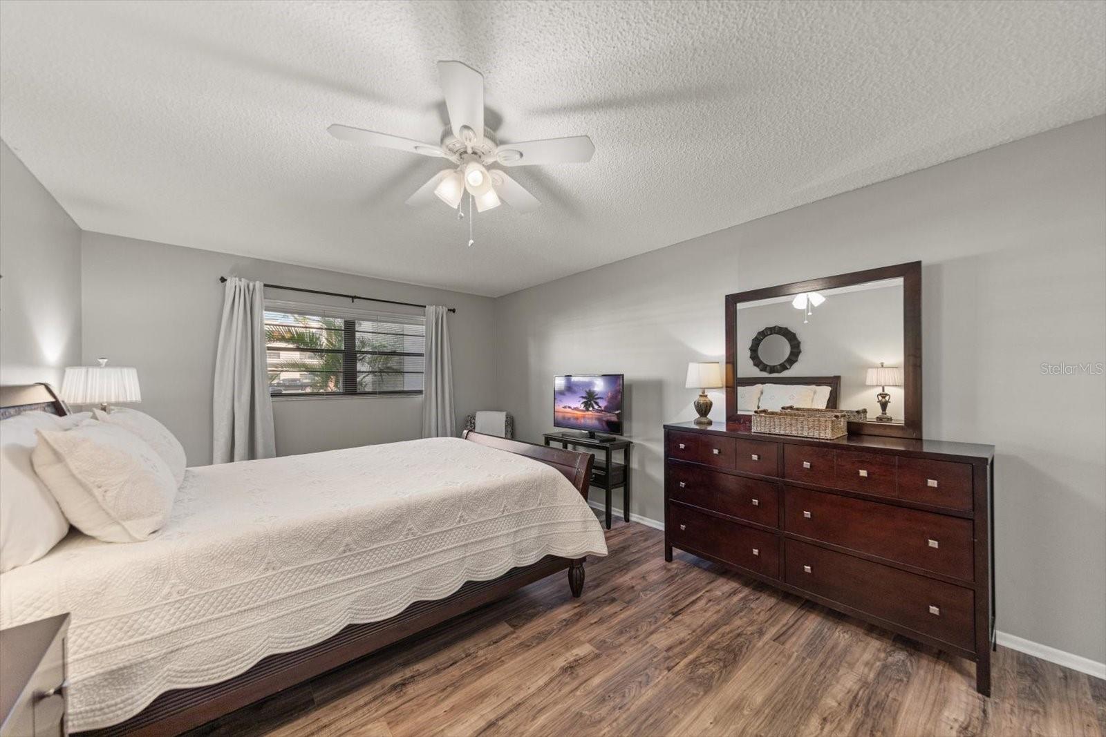 Image 19 of 37 For 6080 80 Street N 102