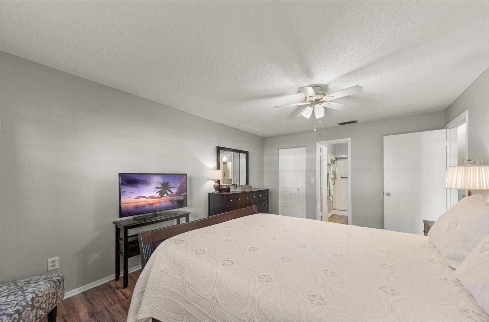 Image 21 of 37 For 6080 80 Street N 102