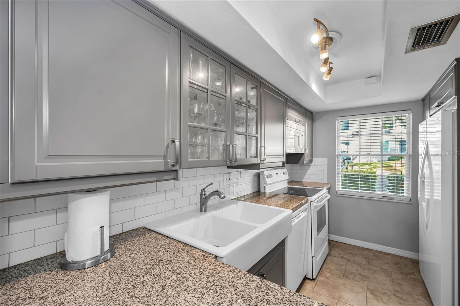 Image 10 of 44 For 400 Glennes Lane 107