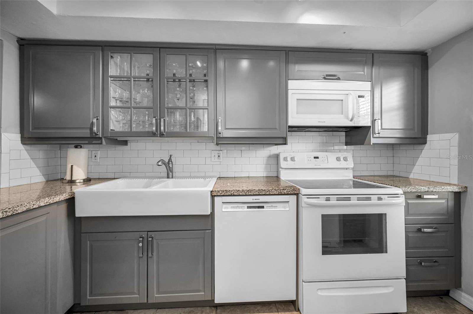 Image 13 of 44 For 400 Glennes Lane 107