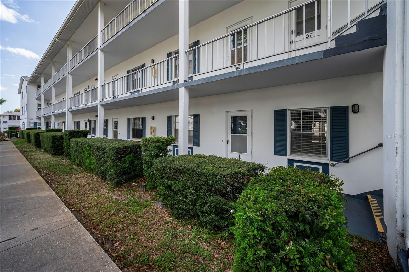 Image 2 of 44 For 400 Glennes Lane 107