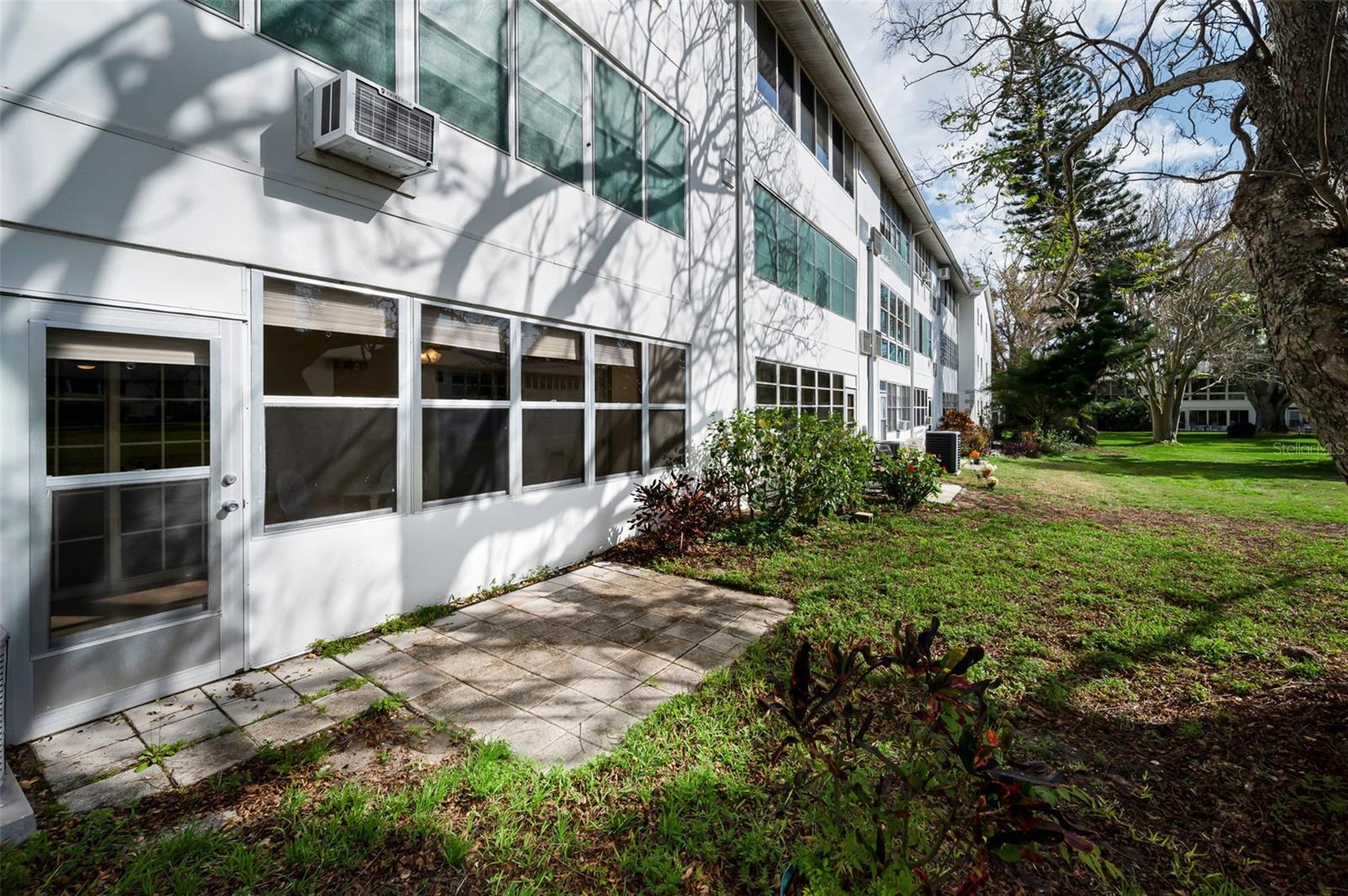 Image 29 of 44 For 400 Glennes Lane 107