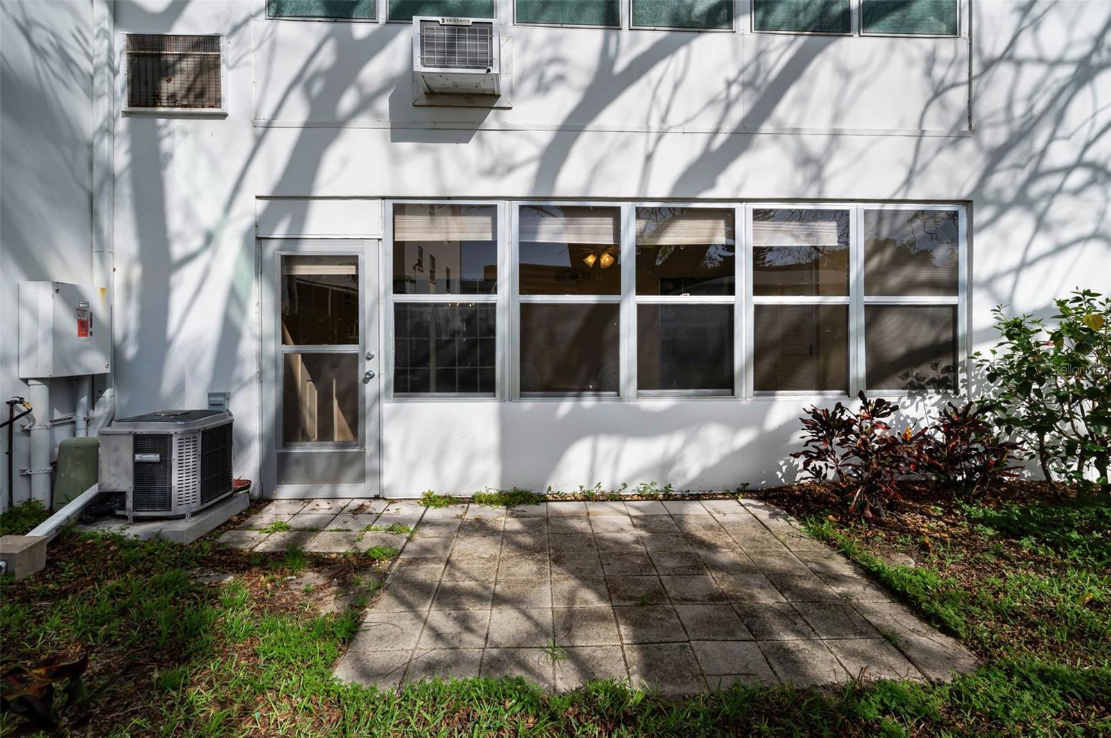 Image 30 of 44 For 400 Glennes Lane 107