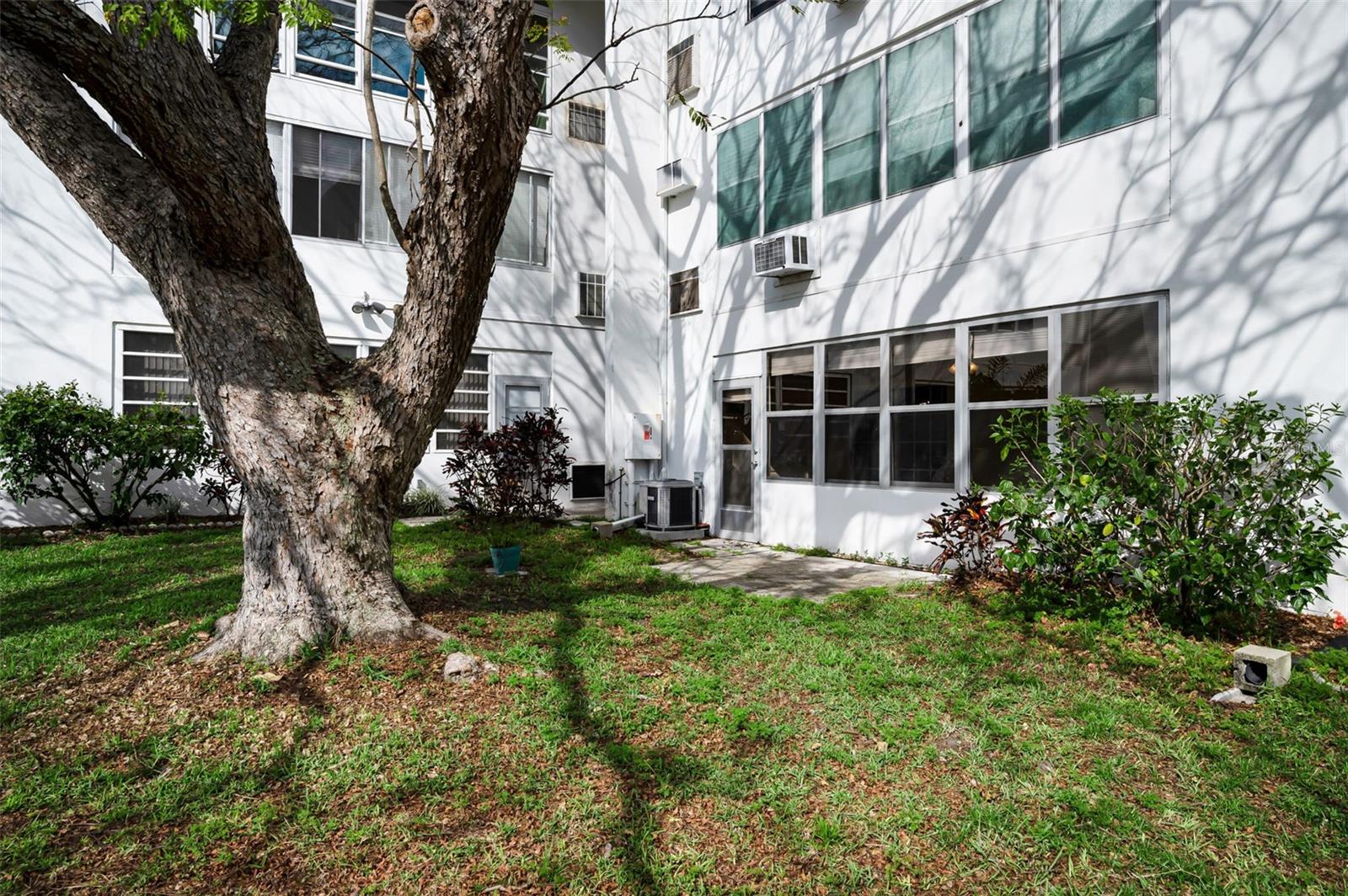 Image 31 of 44 For 400 Glennes Lane 107