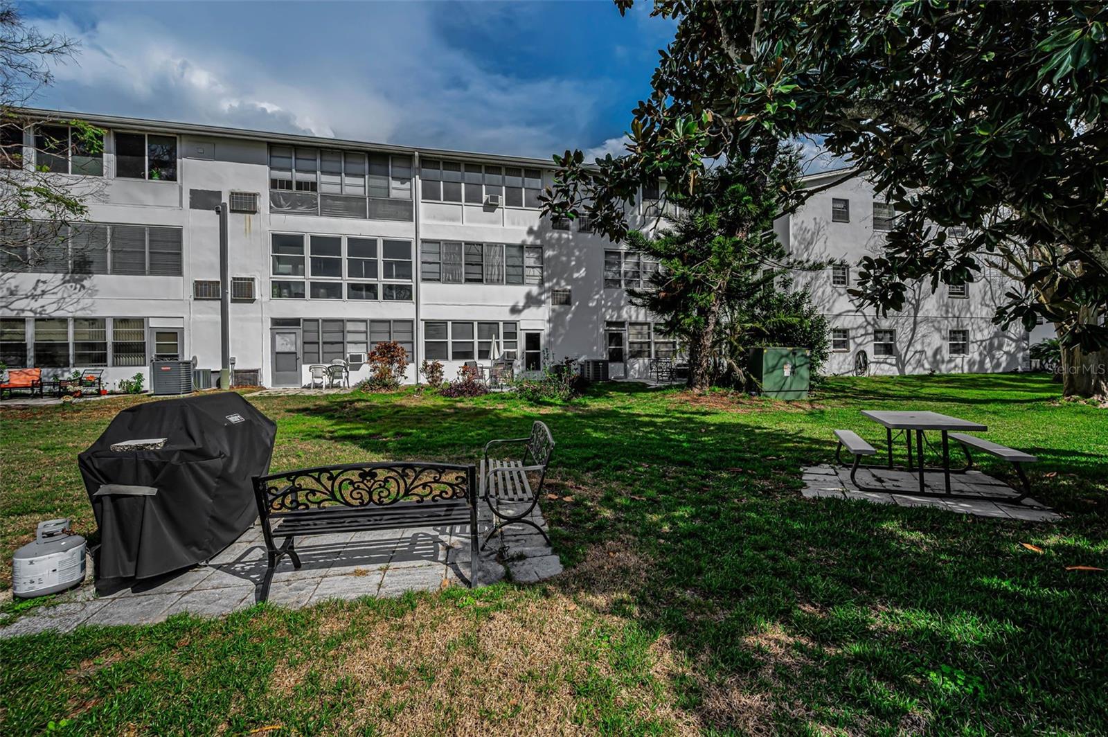 Image 36 of 44 For 400 Glennes Lane 107