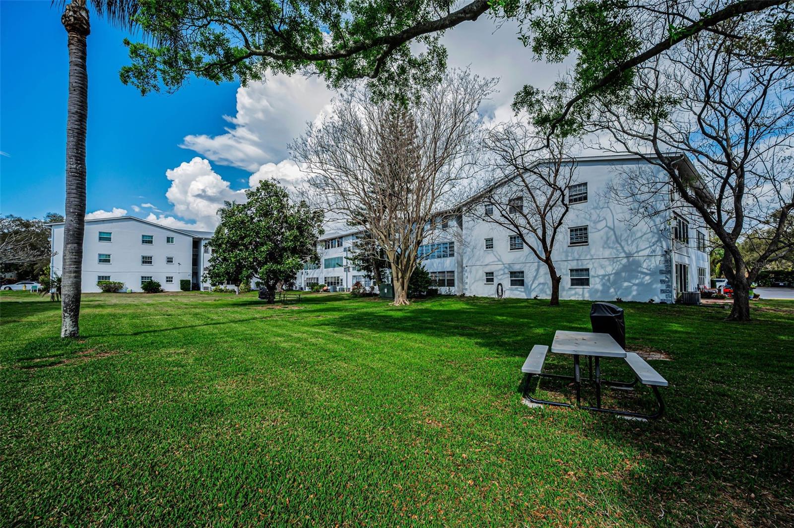 Image 37 of 44 For 400 Glennes Lane 107