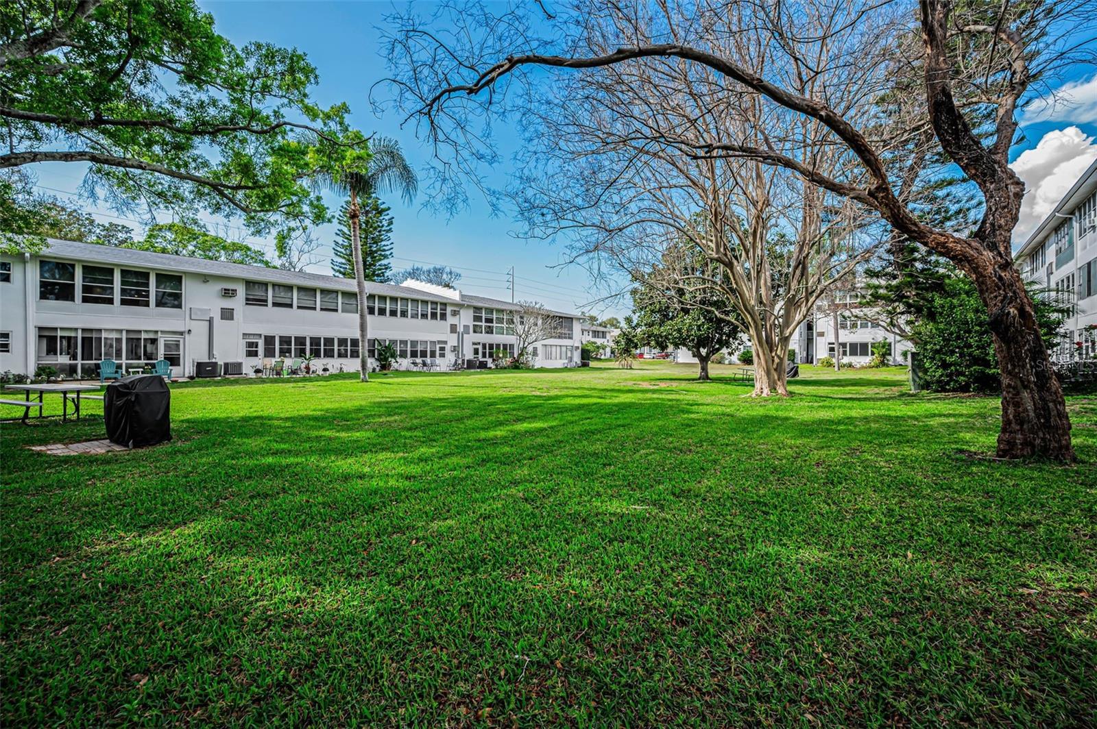 Image 38 of 44 For 400 Glennes Lane 107