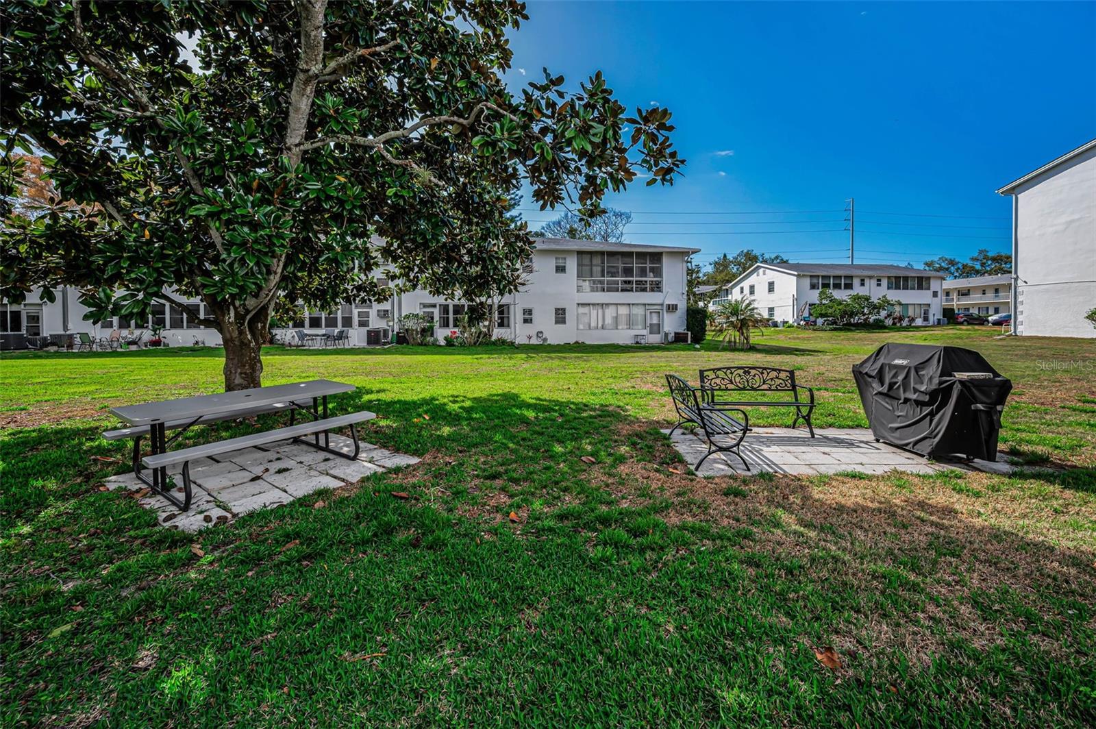 Image 39 of 44 For 400 Glennes Lane 107