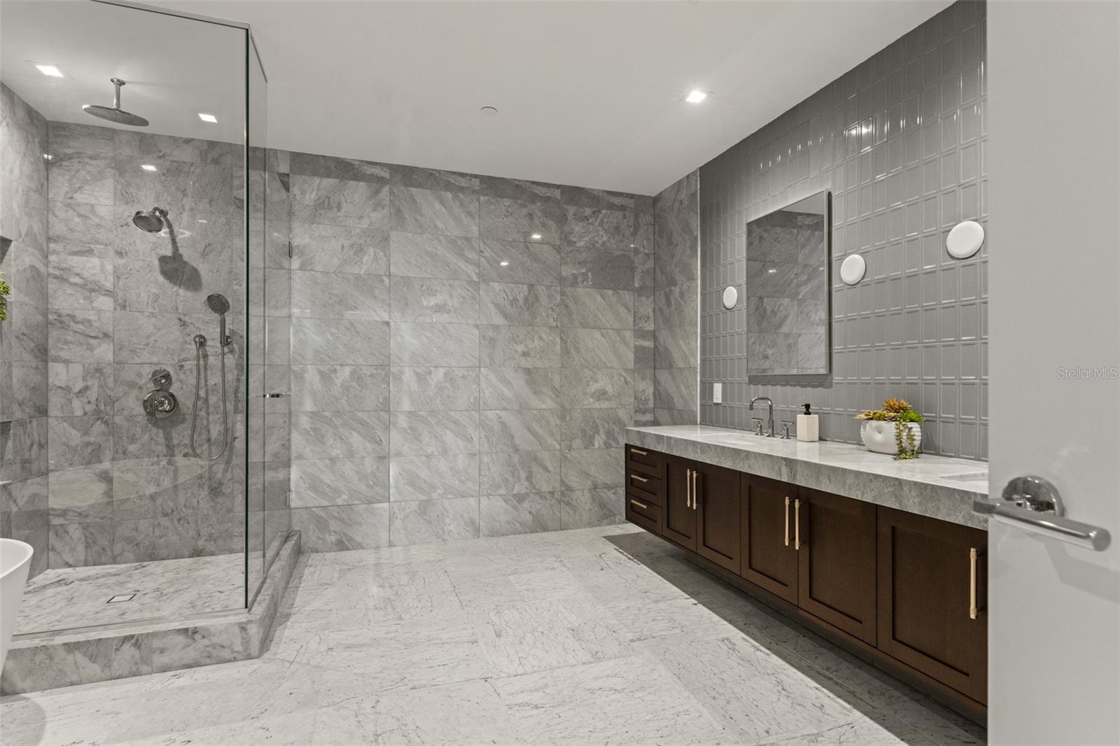 Image 15 of 34 For 3015 Ysabella Avenue 1803