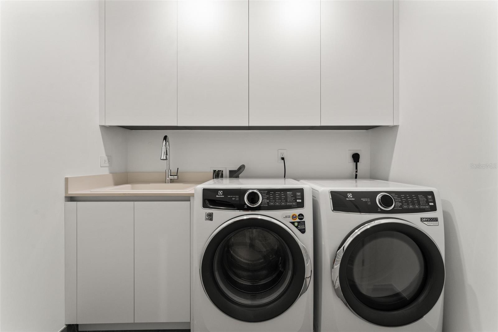 Image 31 of 34 For 3015 Ysabella Avenue 1803