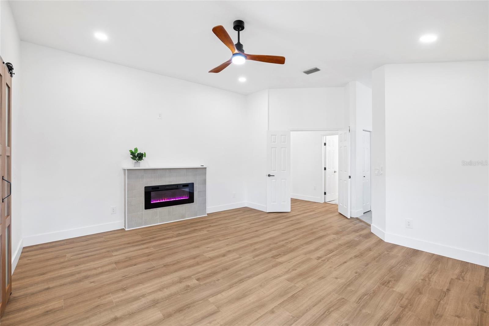 Image 17 of 55 For 16705 Sheffield Park Drive