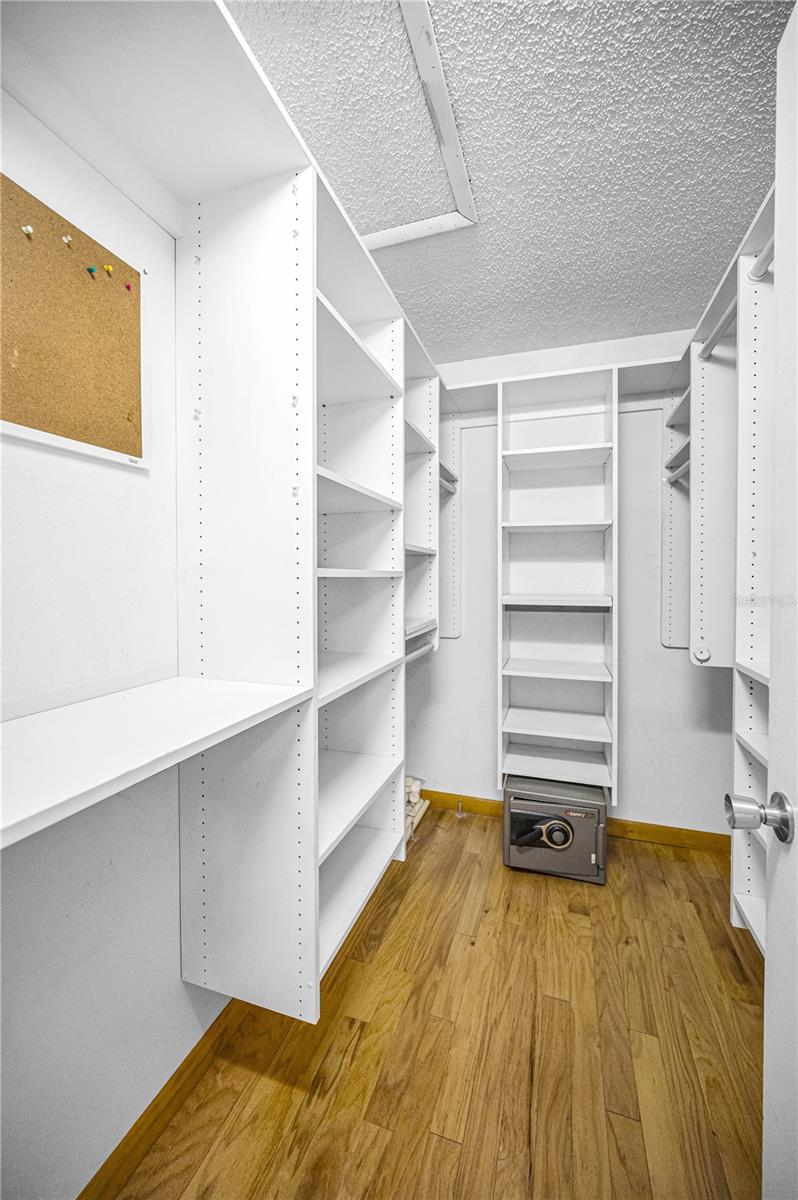 Image 12 of 34 For 321 Arbor Drive E