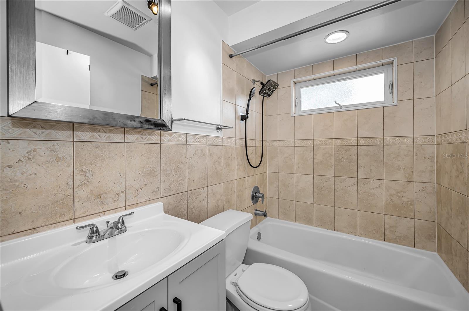 Image 21 of 34 For 321 Arbor Drive E