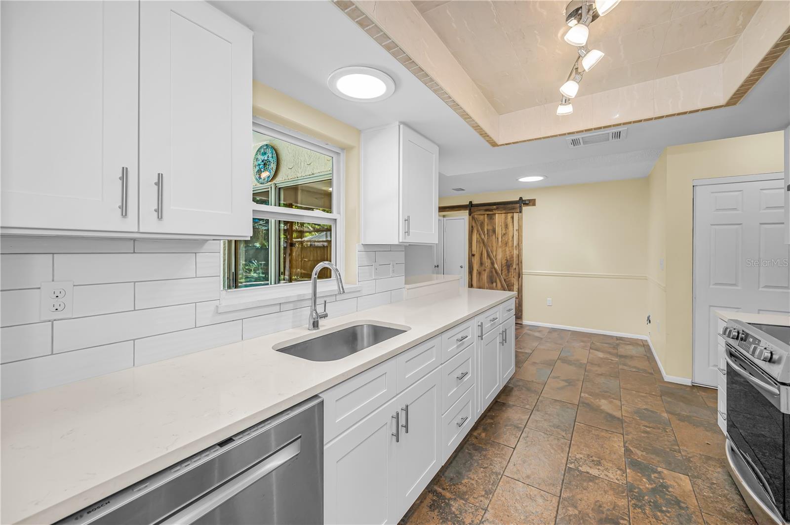 Image 25 of 34 For 321 Arbor Drive E