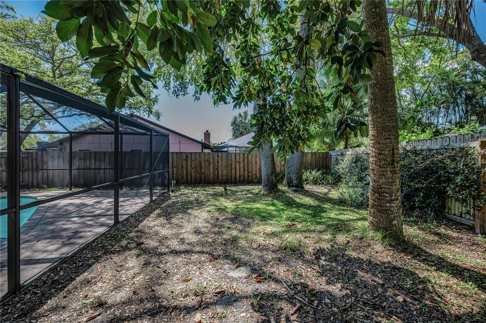 Image 27 of 34 For 321 Arbor Drive E