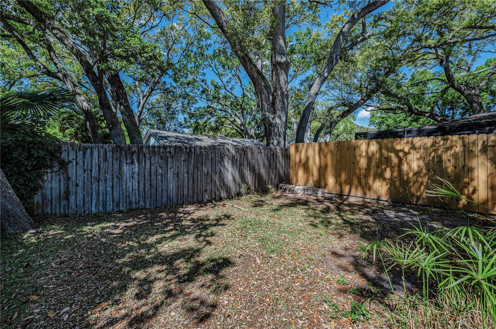 Image 28 of 34 For 321 Arbor Drive E