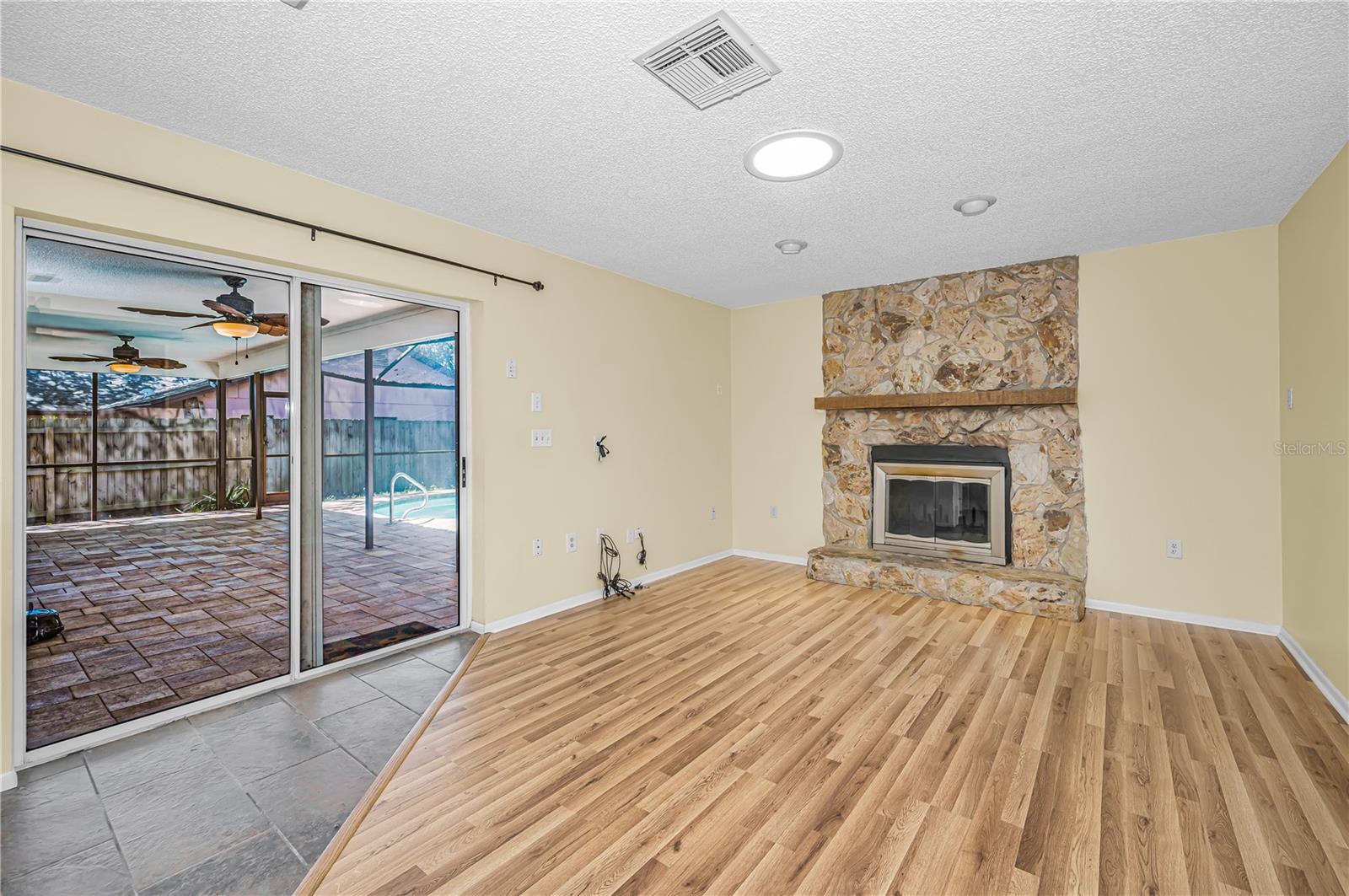 Image 6 of 34 For 321 Arbor Drive E