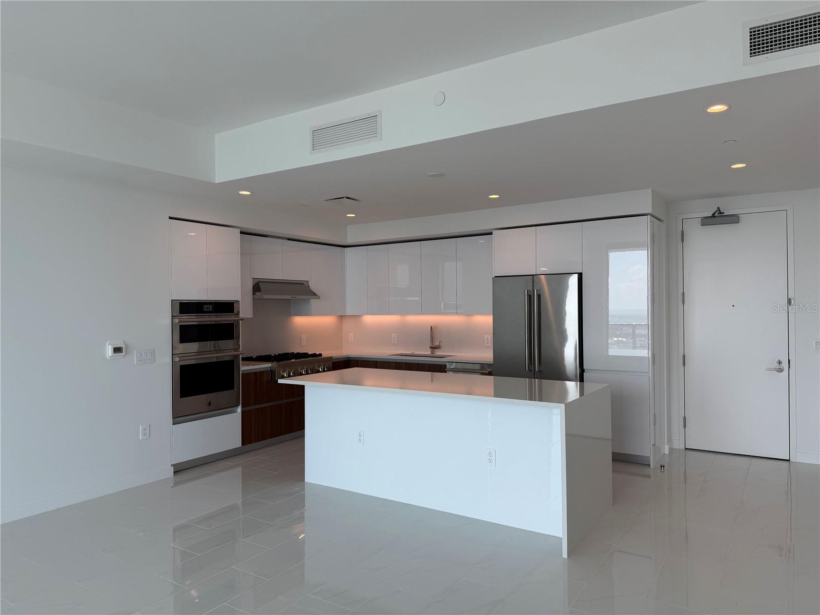 Image 4 of 5 For 400 Central Avenue 2903