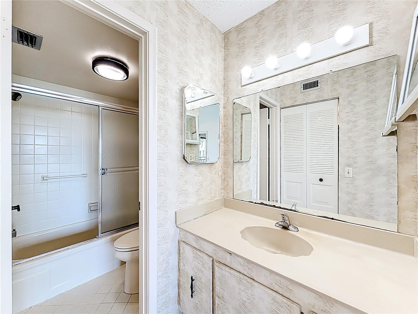 Image 12 of 35 For 6211 Sun Boulevard 211