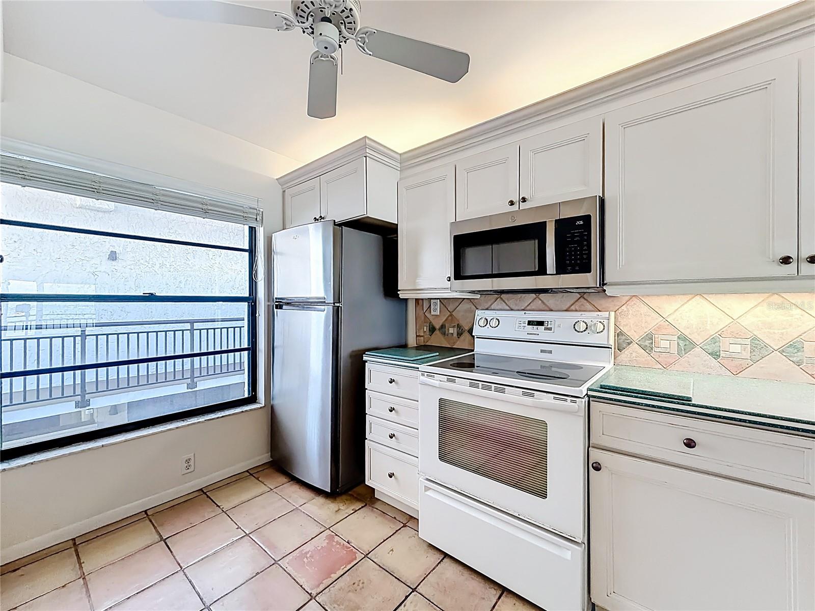 Image 3 of 35 For 6211 Sun Boulevard 211