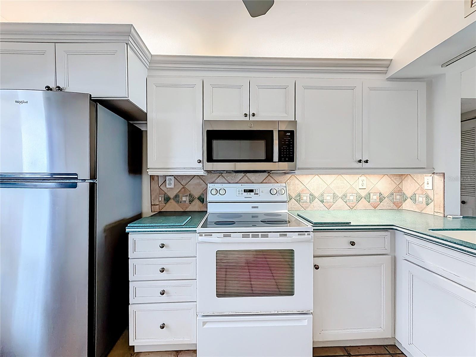 Image 4 of 35 For 6211 Sun Boulevard 211