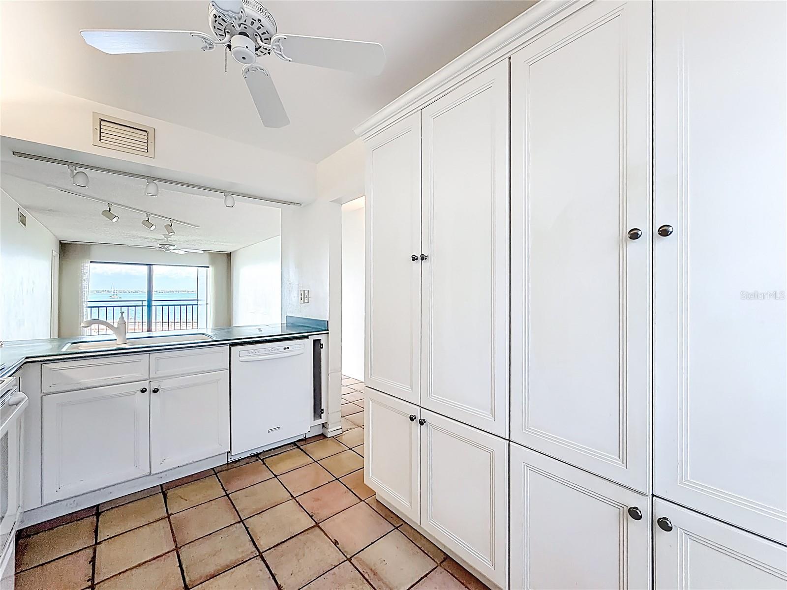 Image 6 of 35 For 6211 Sun Boulevard 211