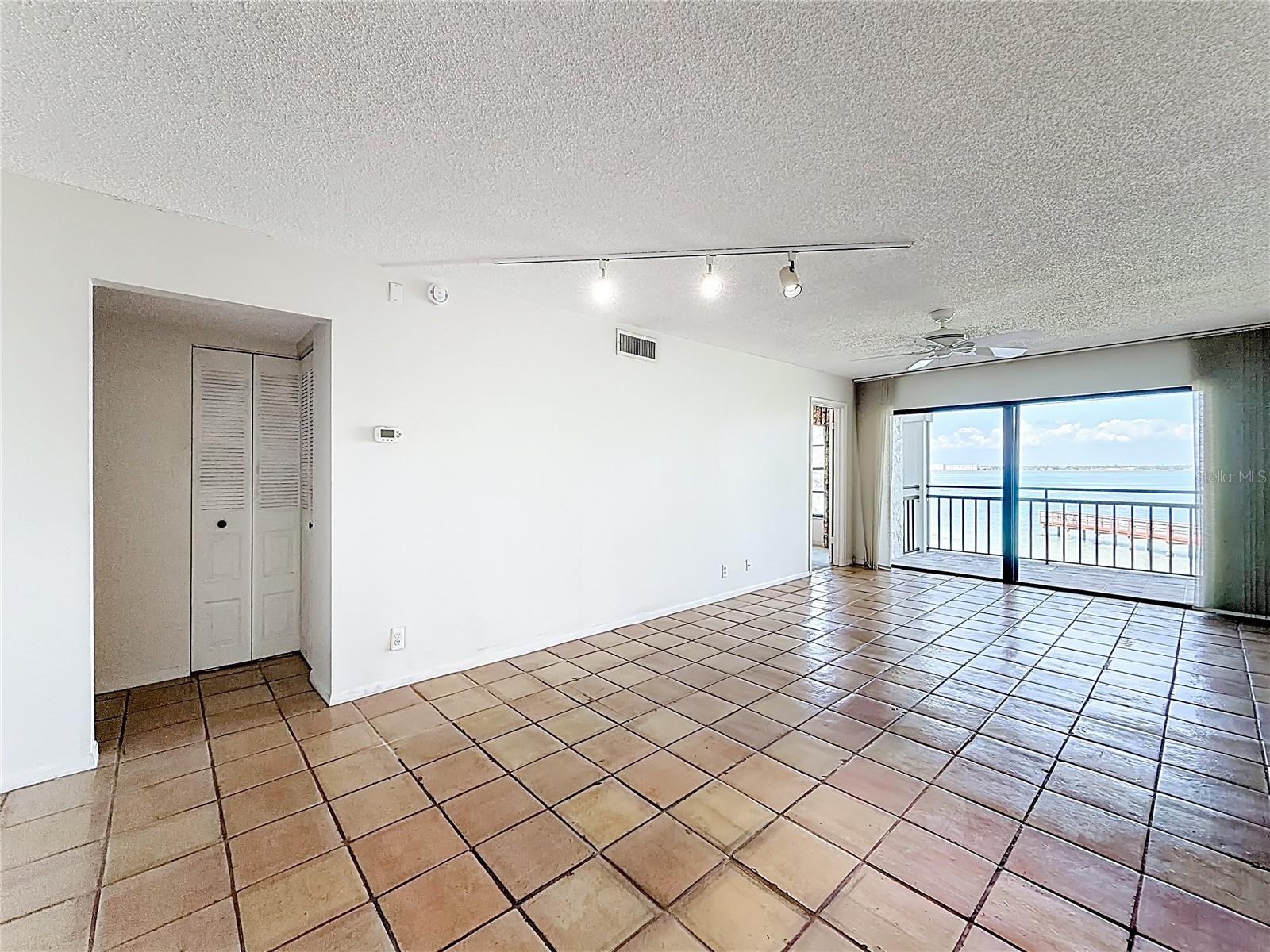 Image 8 of 35 For 6211 Sun Boulevard 211