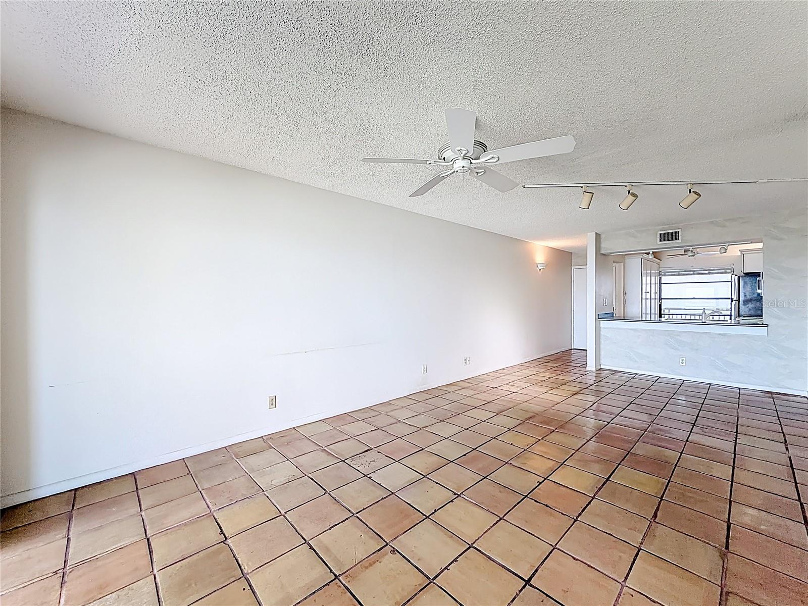 Image 9 of 35 For 6211 Sun Boulevard 211