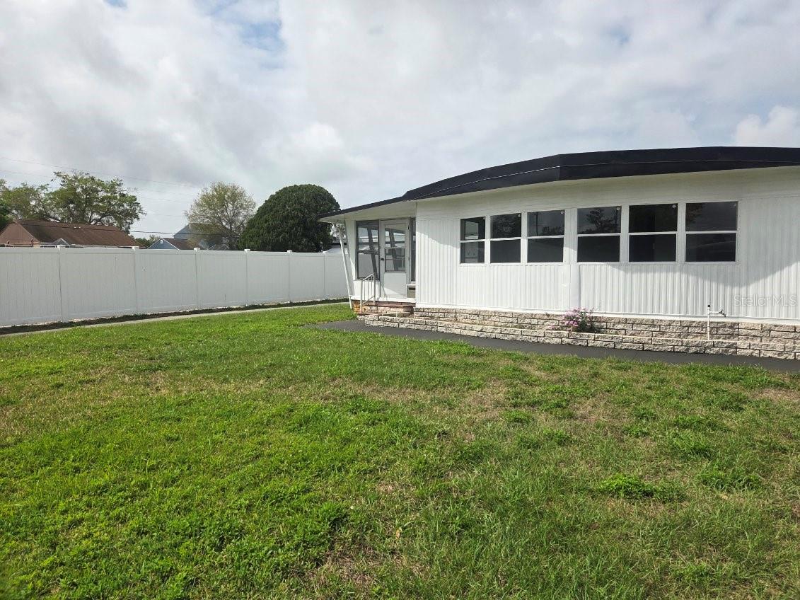 Image 2 of 13 For 13 Hamilton Lane