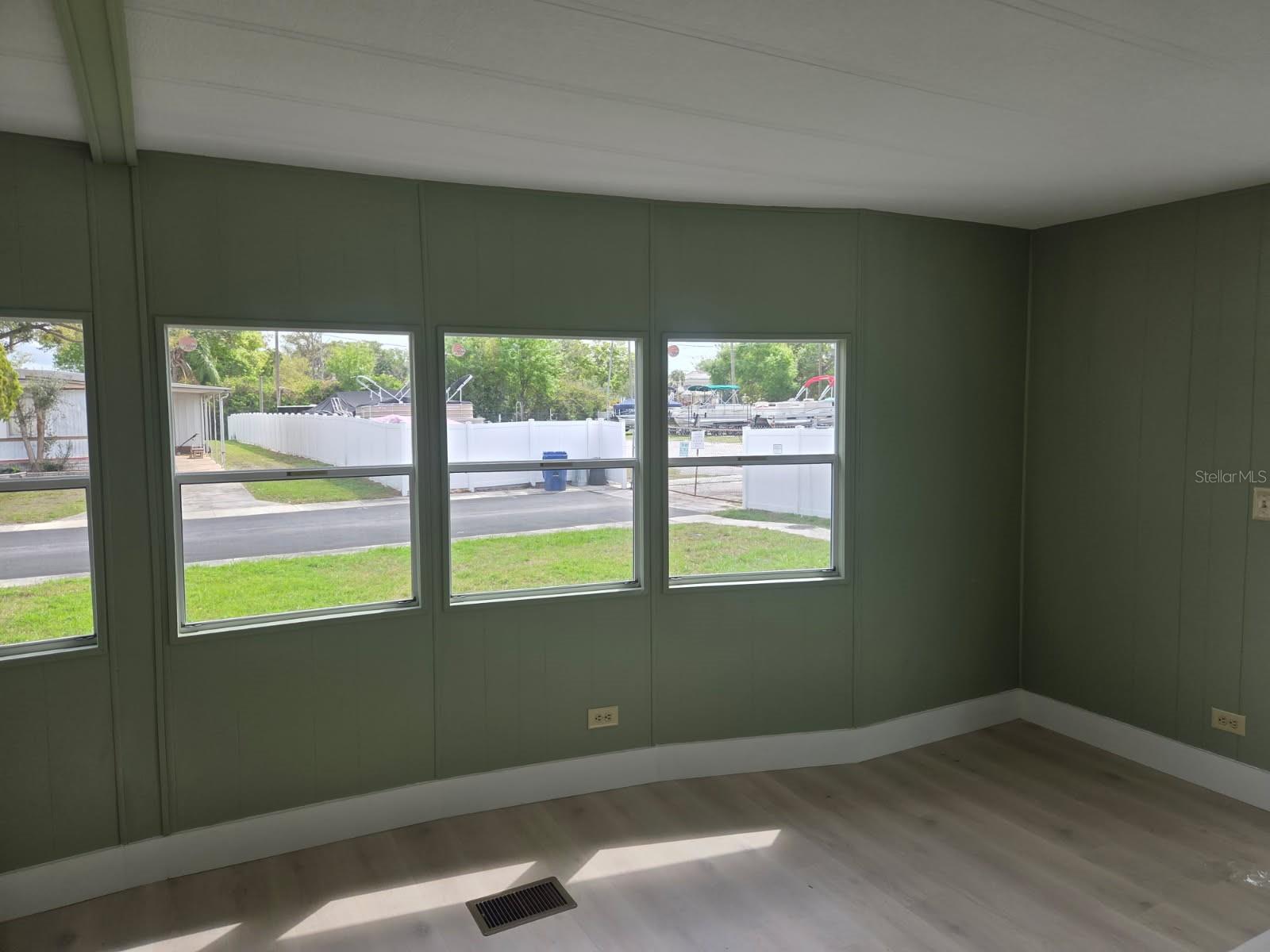 Image 8 of 13 For 13 Hamilton Lane