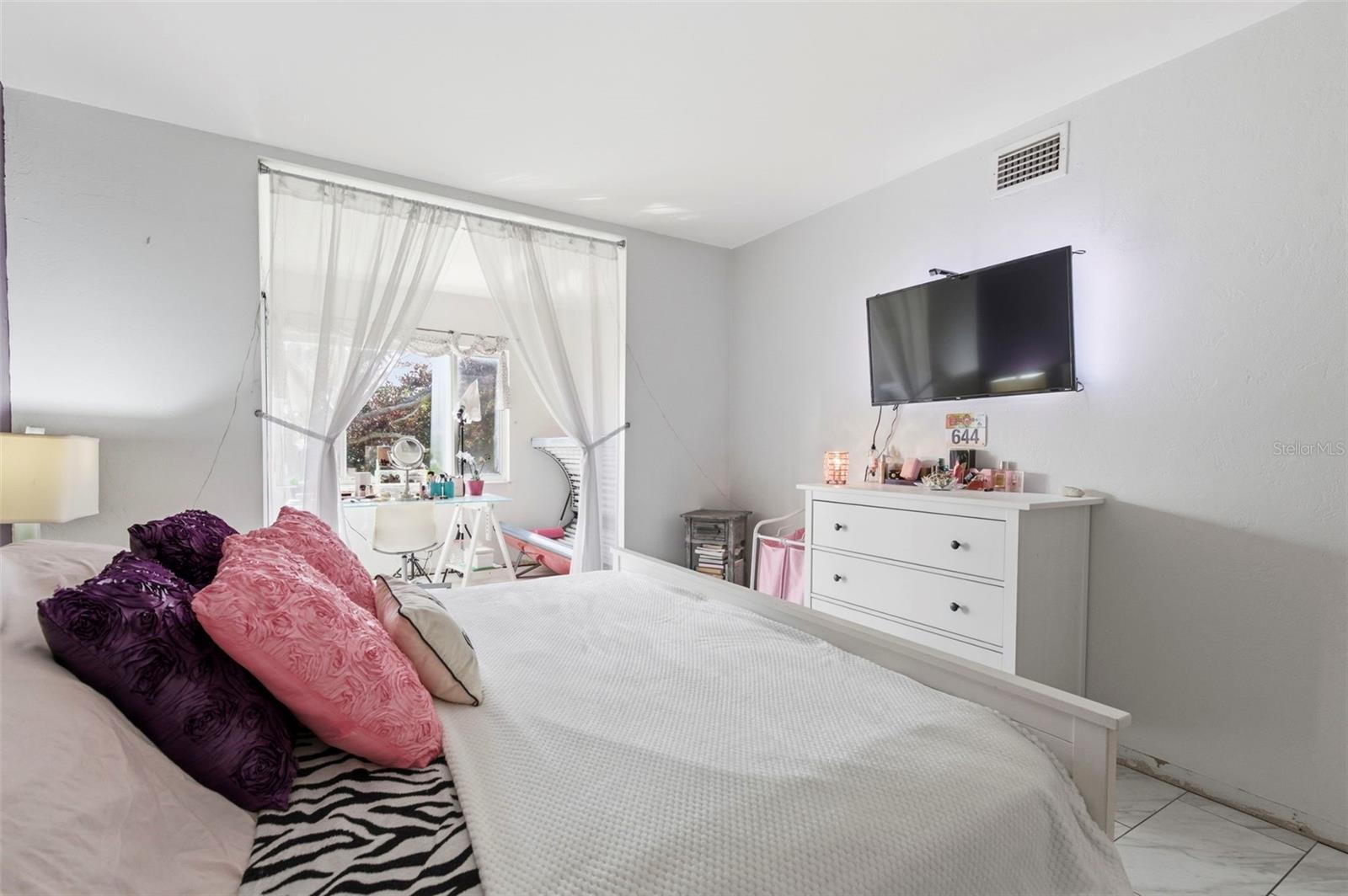 Image 16 of 29 For 4595 Chancellor Street Ne 227