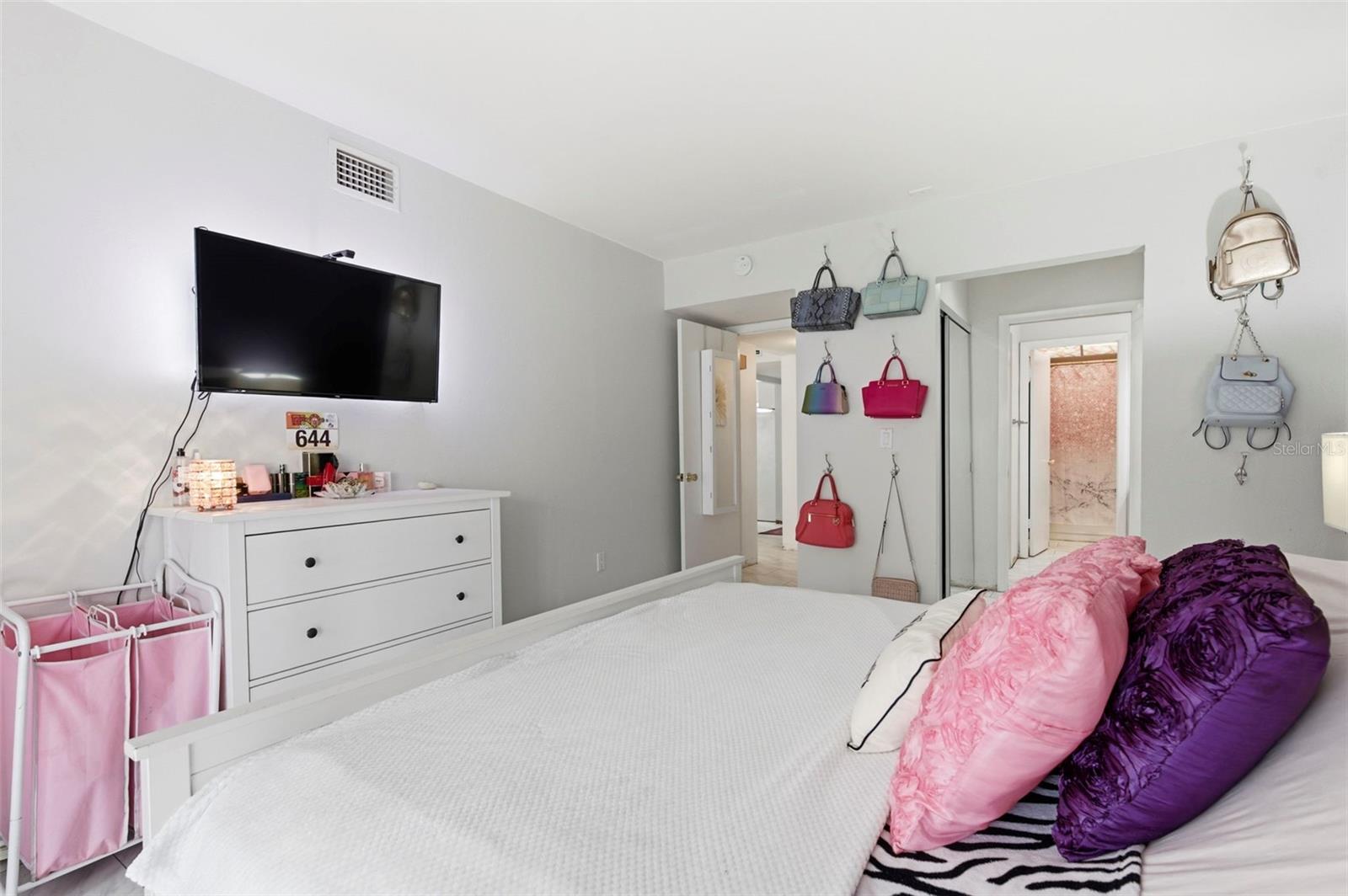 Image 19 of 29 For 4595 Chancellor Street Ne 227