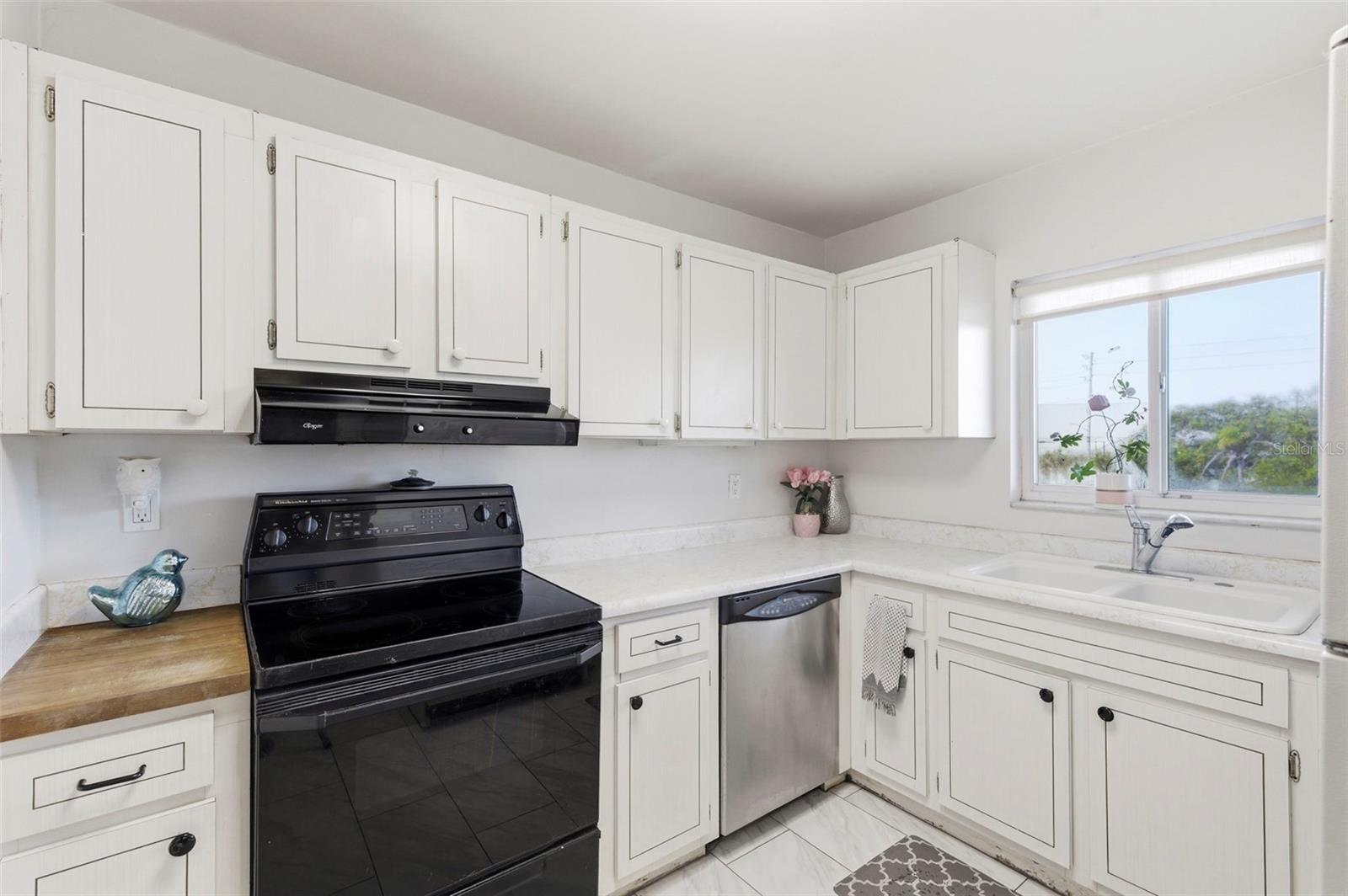 Image 5 of 29 For 4595 Chancellor Street Ne 227