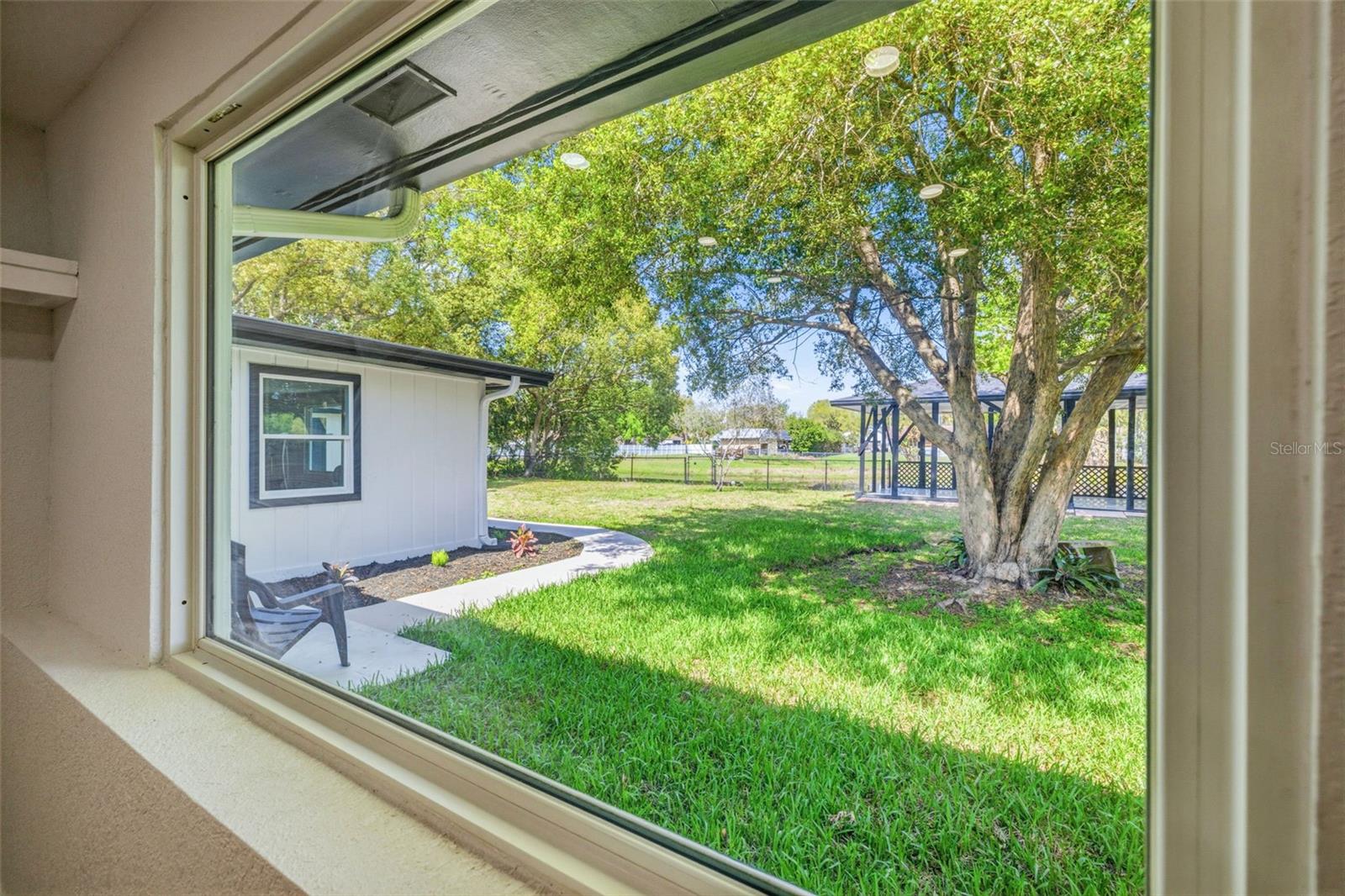 Listing photo id 17 for 22127 River Rock Drive