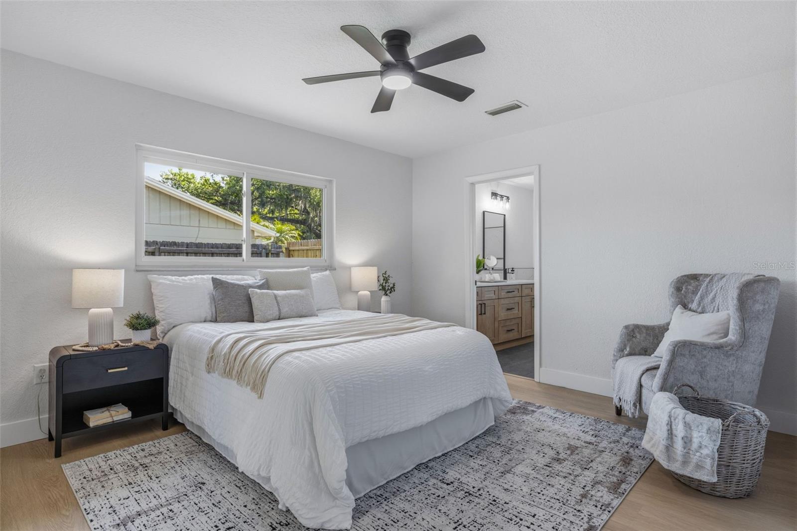 Listing photo id 18 for 22127 River Rock Drive