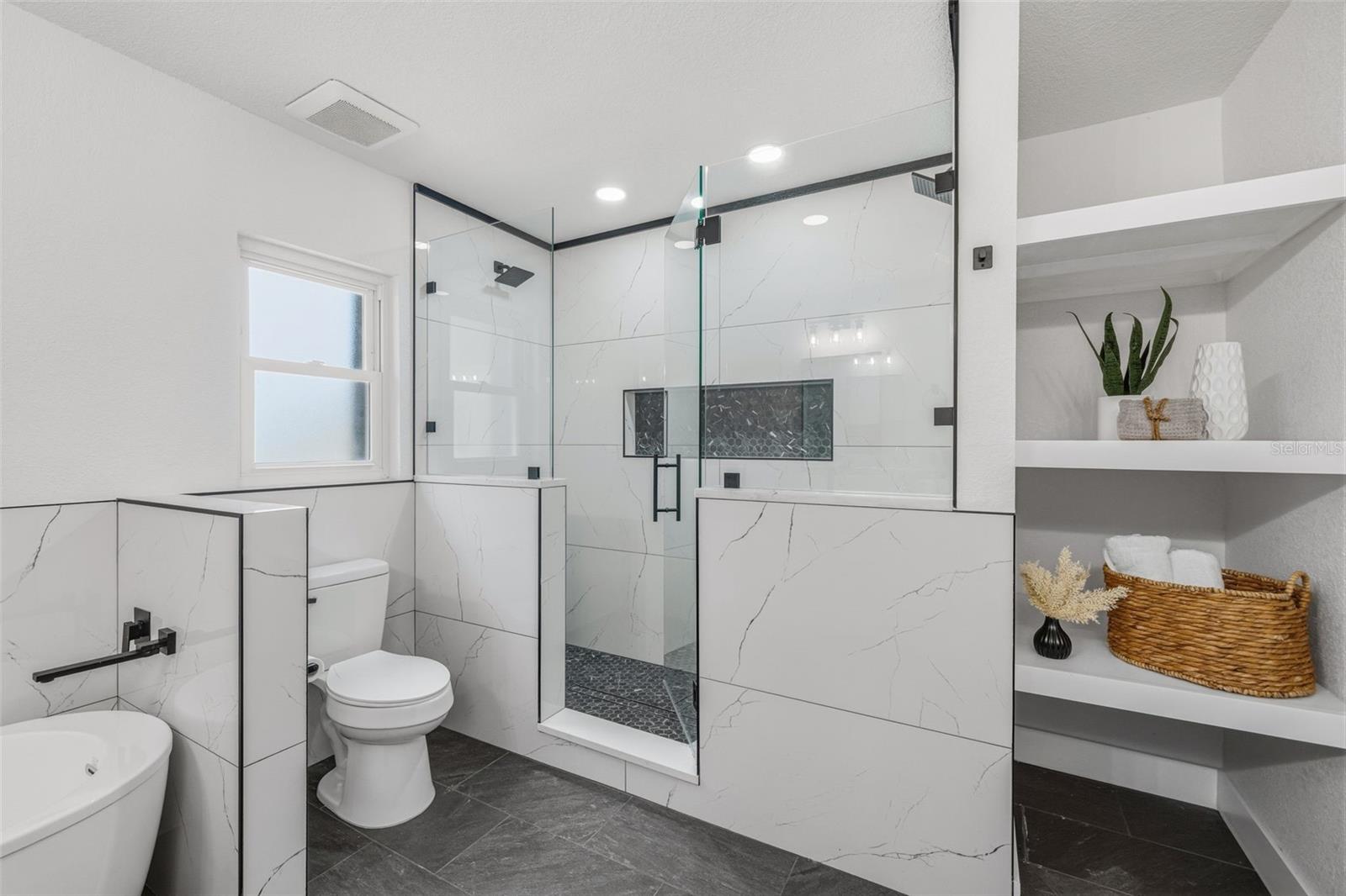 Listing photo id 23 for 22127 River Rock Drive