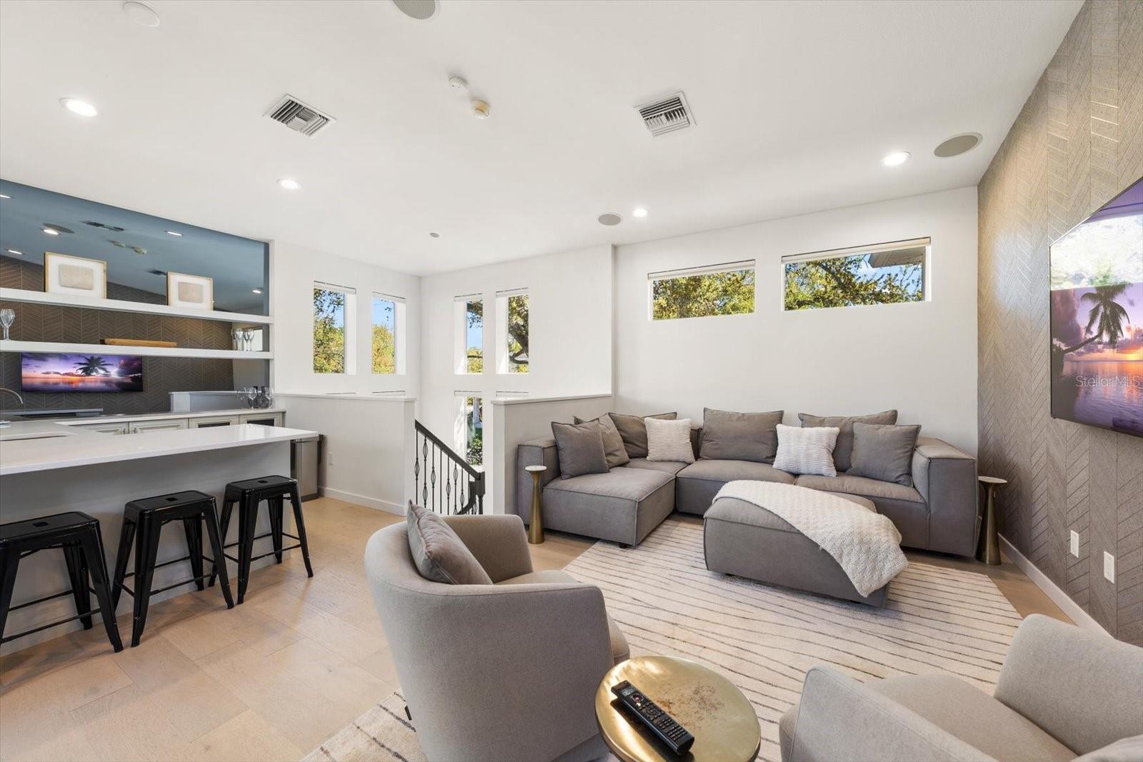 Image 33 of 45 For 3901 Granada Street