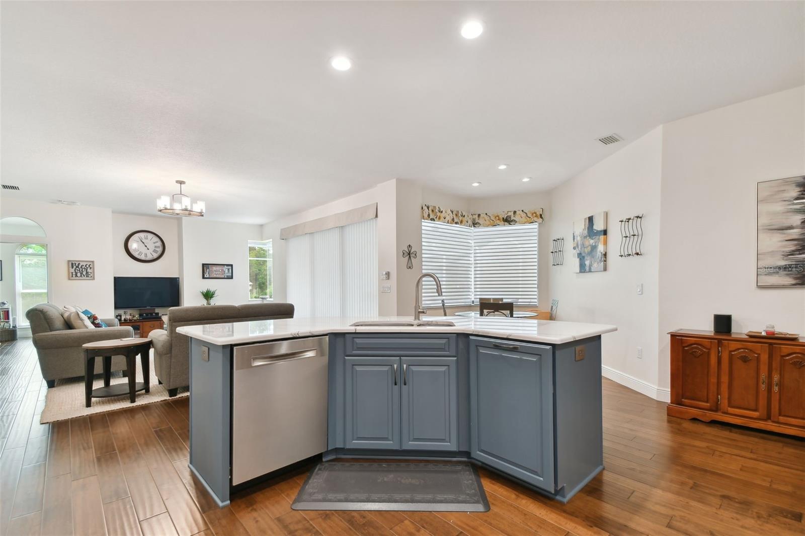 Image 14 of 56 For 2159 Warwick Drive