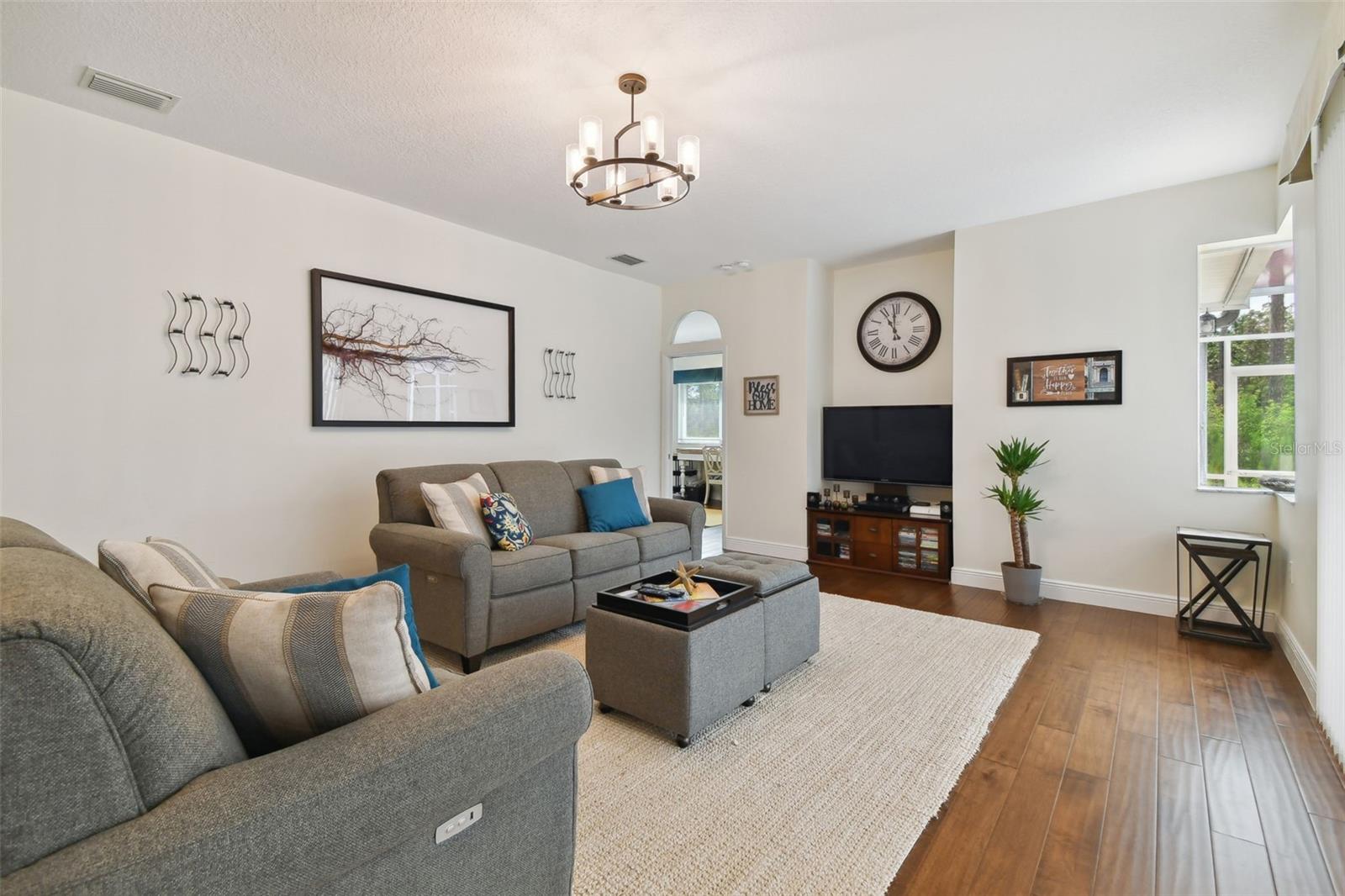 Image 15 of 56 For 2159 Warwick Drive