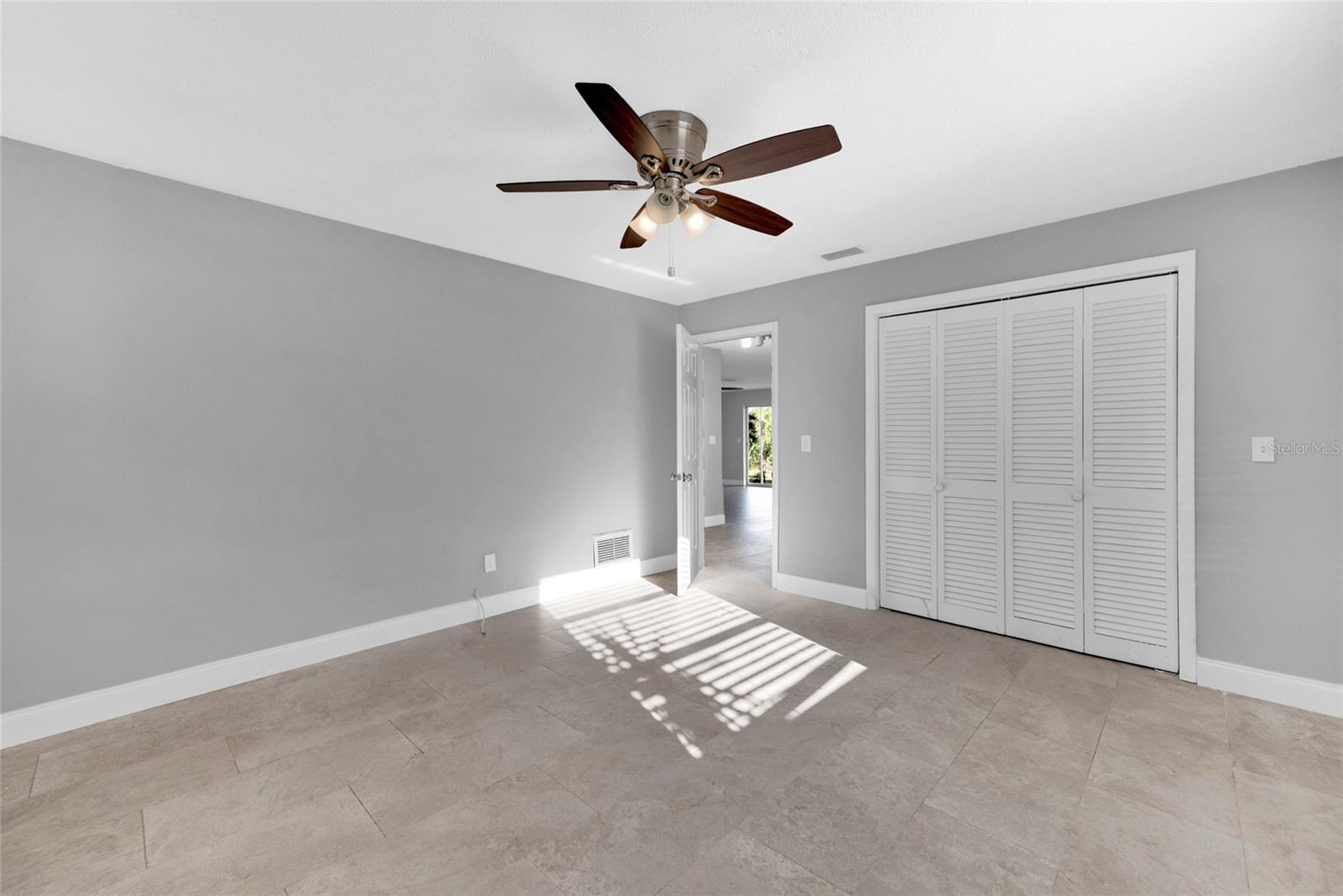 Image 22 of 47 For 124 Crystal Beach Avenue