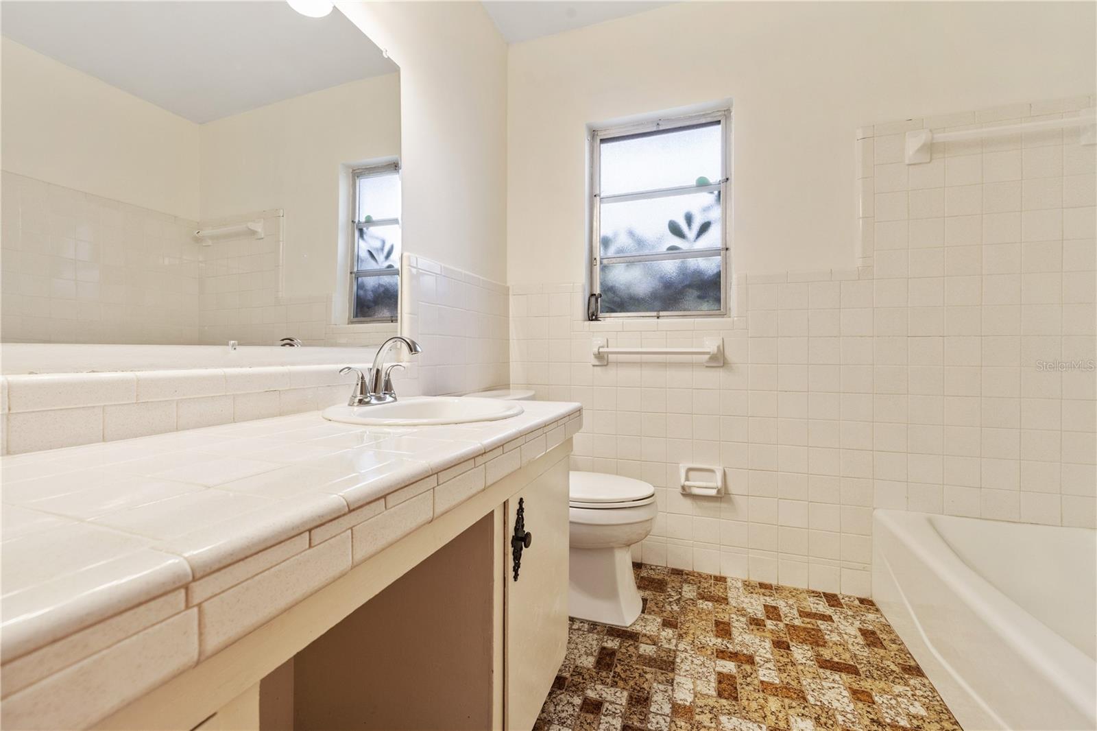 Image 19 of 25 For 12902 Forest Hills Drive