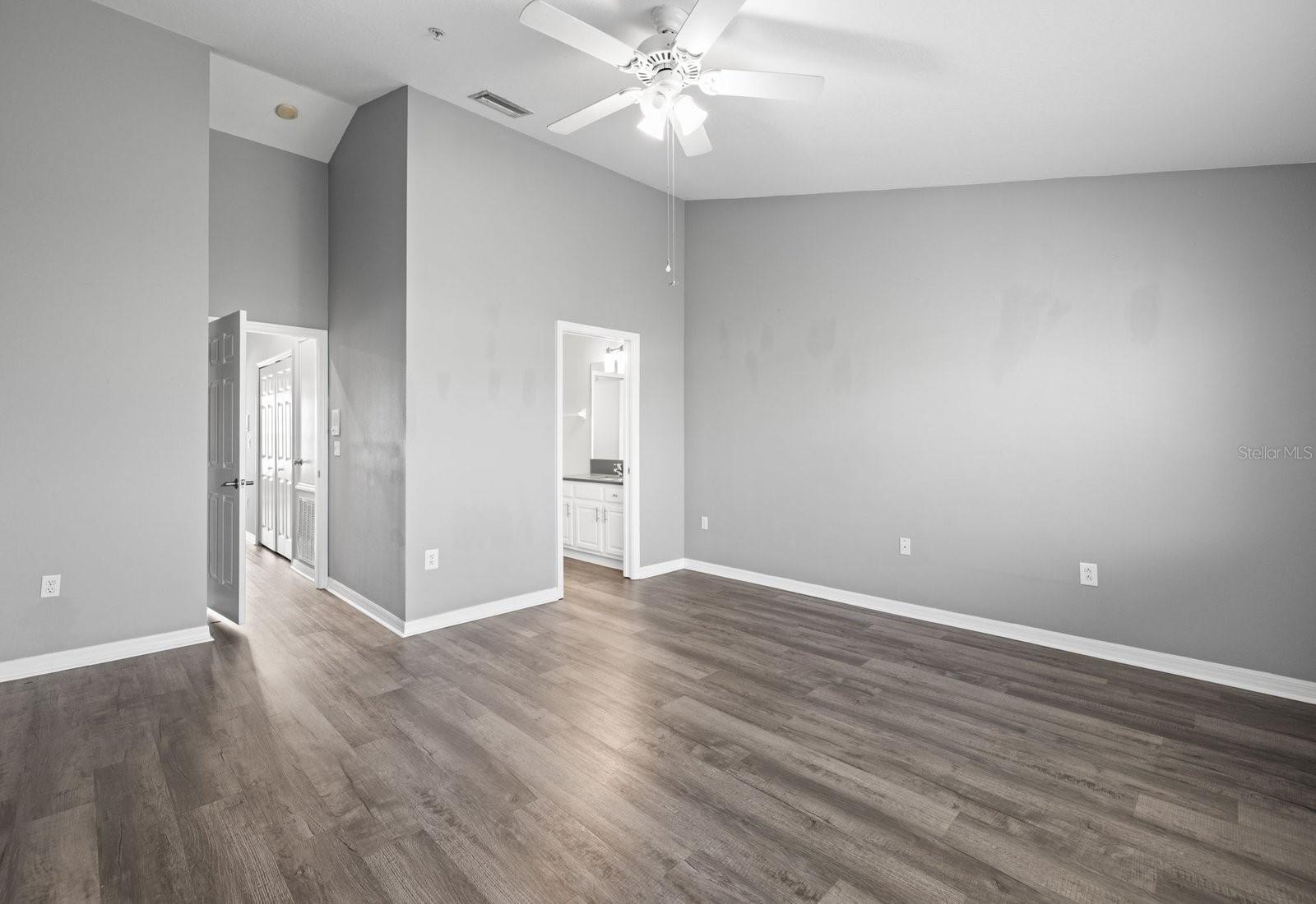 Image 23 of 33 For 11231 Kapok Grand Circle