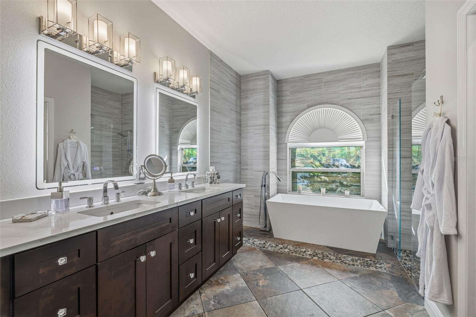 Image 19 of 60 For 4103 Heritage Lake Court